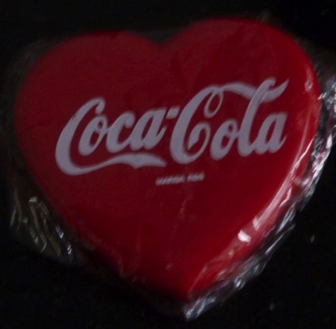 7646-3 € 2,00 coca cola voorraadbakje hartje